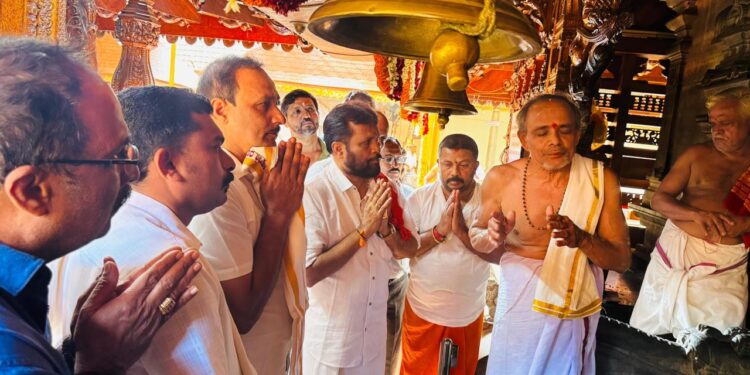 ಪುತ್ತಿಲ ಪರಿವಾರ ಸೇವಾ ಟ್ರಸ್ಟ್ ನೇತೃತ್ವದಲ್ಲಿ ಡಿ.27,28 ಶ್ರೀನಿವಾಸ ಕಲ್ಯಾಣೋತ್ಸವ – ಡಿ.29ಕ್ಕೆ ಉಚಿತ ಸಾಮೂಹಿಕ ವಿವಾಹ : ಪೂರ್ವತಯಾರಿಗೆ ಮೊದಲು ಮಹಾಲಿಂಗೇಶ್ವರ ದೇವಾಲಯದಲ್ಲಿ ವಿಶೇಷ ಪ್ರಾರ್ಥನೆ