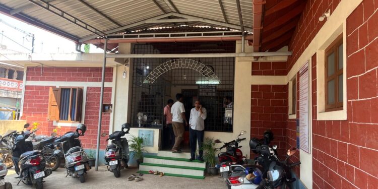 ಪುತ್ತೂರು: ಜ್ಯೂಸ್ ಕುಡಿಯುತ್ತಿದ್ದ ಬಿನ್ನ ಕೋಮಿನ ಜೋಡಿ: ಪೊಲೀಸರಿಗೊಪ್ಪಿಸಿದ ಹಿಂದೂ ಸಂಘಟನೆಯ ಕಾರ್ಯಕರ್ತರು…!!!