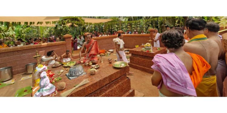 ಪಡ್ರೆ ಶ್ರೀ ಜಟಾಧಾರಿ ಮೂಲಸ್ಥಾನ ಮಲೆತ್ತಡ್ಕ -ಸ್ವರ್ಗ ಈ ಕ್ಷೇತ್ರಕ್ಕೆ ಸಂಬಂಧಿಸಿದ ಕೇಸರುನಾಗ, ಪ್ರಧಾನನಾಗ ಹಾಗೂ ಪರಿವಾರ ದೈವಗಳ ಪ್ರತಿಷ್ಠೆ