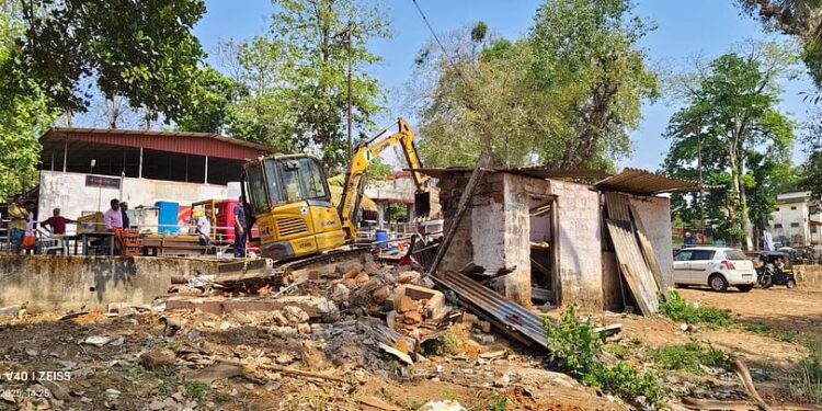 ಸುಬ್ರಹ್ಮಣ್ಯ: ದೇವಾಲಯಕ್ಕೆ ಸಂಬಂಧಿಸಿದ ವಿವಾದಿತ ಜಾಗ ಮತ್ತೆ ದೇವಾಲಯಕ್ಕೆ- ಕಟ್ಟಡ ತೆರವು…!!!