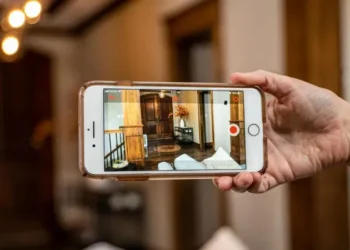 ಆಸ್ಪತ್ರೆಯ ಡ್ರೆಸ್ ರೂಮ್‍ನಲ್ಲಿ ಕ್ಯಾಮೆರಾ ಇರಿಸಿದ್ದ ಟ್ರೈನಿ ನರ್ಸ್ ಅರೆಸ್ಟ್!