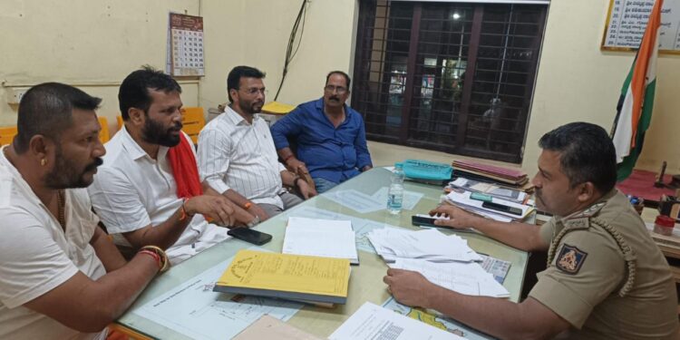 ಪುತ್ತೂರಿನಲ್ಲಿ ಹೆಚ್ಚಿದ ಕಳವು ದರೋಡೆ ಪ್ರಕರಣಗಳು :ಪೊಲೀಸ್ ಅಧಿಕಾರಿಗಳನ್ನು ಭೇಟಿ ಮಾಡಿದ ಬಿಜೆಪಿ ನಿಯೋಗ