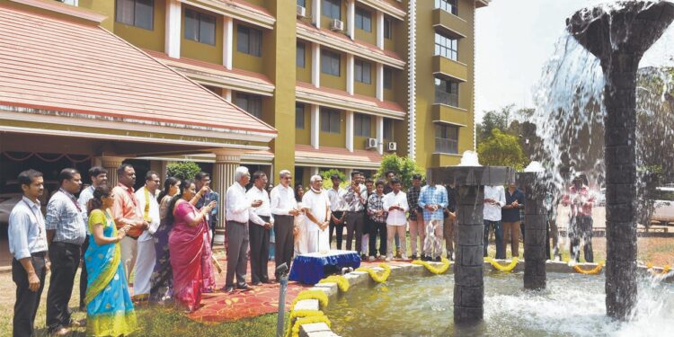 ಜಿ.ಎಲ್ ಆಚಾರ್ಯ ಜನ್ಮ ಶತಾಬ್ದಿ – ವಿವೇಕಾನಂದ ಇಂಜಿನಿಯರಿಂಗ್ ಕಾಲೇಜಿಗೆ ಕಾರಂಜಿ ಹಸ್ತಾಂತರ..!!