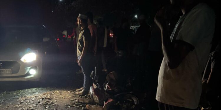 ಚಲಿಸುತ್ತಿದ್ದ ಬೈಕ್ ಮೇಲೆ ಮರ ಬಿದ್ದು ಯುವಕ ಮೃತ್ಯು…!!!!