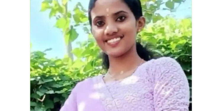 ದೂರು ನೀಡಿದ ದ್ವೇಷಕ್ಕೆ ಅಂಗಡಿಗೆ ನುಗ್ಗಿ ಬೆಂಕಿ ಹಚ್ಚಿದ ದುಷ್ಕರ್ಮಿ: ಚಿಕಿತ್ಸೆ ಫಲಿಸದೆ ಮಂಗಳೂರಿನ ಆಸ್ಪತ್ರೆಯಲ್ಲಿ ಯುವತಿ ಮೃತ್ಯು..!!!