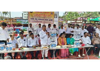 ಪುತ್ತೂರು ಜಾತ್ರೋತ್ಸವದ ಪ್ರಯುಕ್ತ ವಕೀಲರ ಸಂಘ, ಸರಸ್ವತಿ ಚಾರಿಟೇಬಲ್ ಟ್ರಸ್ಟ್ ಮತ್ತು ದ್ವಾರಕಾ ಪ್ರತಿಷ್ಠಾನ ವತಿಯಿಂದ “ಉಚಿತ ಕುಡಿಯುವ ನೀರಿನ ವಿತರಣೆ ಸೌಲಭ್ಯ” ಉದ್ಘಾಟನೆ..!!