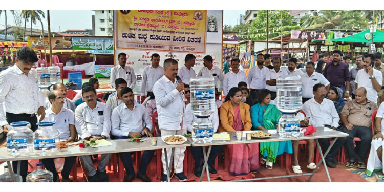 ಪುತ್ತೂರು ಜಾತ್ರೋತ್ಸವದ ಪ್ರಯುಕ್ತ ವಕೀಲರ ಸಂಘ, ಸರಸ್ವತಿ ಚಾರಿಟೇಬಲ್ ಟ್ರಸ್ಟ್ ಮತ್ತು ದ್ವಾರಕಾ ಪ್ರತಿಷ್ಠಾನ ವತಿಯಿಂದ “ಉಚಿತ ಕುಡಿಯುವ ನೀರಿನ ವಿತರಣೆ ಸೌಲಭ್ಯ” ಉದ್ಘಾಟನೆ..!!