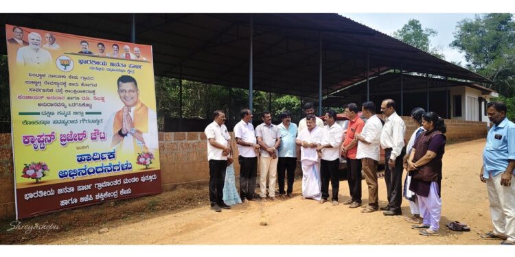 ಕೇಪು: ಉಳ್ಳಾಲ್ತಿ ದೇವಸ್ಥಾನಕ್ಕೆ ಹಾದುಹೋಗುವ ರಸ್ತೆ ಕಾಂಕ್ರಿಟೀಕರಣ ಕಾಮಗಾರಿಗೆ ಚಾಲನೆ..!