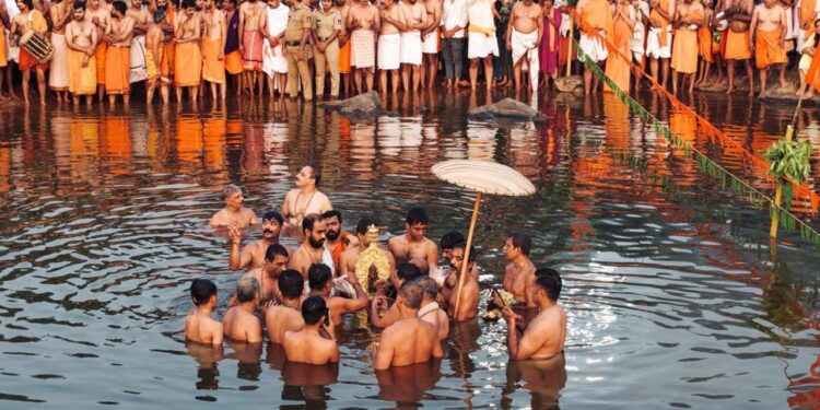 ವೀರಮಂಗಲದಲ್ಲಿ ಹತ್ತೂರ ಒಡೆಯನ’ ಅವಭೃತ ಸ್ನಾನ..!!