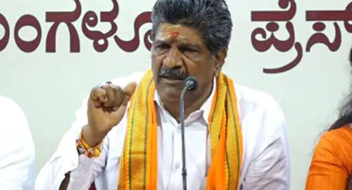 (ಎ.6): ತಿಮರೋಡಿ ನೇತೃತ್ವದಲ್ಲಿ ಧರ್ಮಸ್ಥಳದ ಮಣ್ಣಸಂಕದಿಂದ ಬೃಹತ್ ಜಾಥಾ ಮಿನಿ ವಿಧಾನಸೌಧದ ಎದುರು ಹಕ್ಕೊತ್ತಾಯ ಸಭೆ…!!!