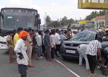 ಬೆಂಗಳೂರು-ಮೈಸೂರು ಎಕ್ಸ್​ಪ್ರೆಸ್ ಹೈವೇನಲ್ಲಿ ಭೀಕರ ಅಪಘಾತ, ನಾಲ್ವರು ಸ್ಥಳದಲ್ಲೇ ದುರ್ಮರಣ..!!