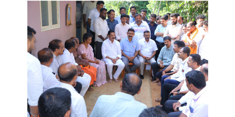 ಮೃತ ಸುಹಾಸ್ ಶೆಟ್ಟಿ ಮನೆಗೆ ನಳಿನ್ ಕುಮಾರ್ ಕಟೀಲ್ ಭೇಟಿ: ಒಂದು ಲಕ್ಷ ಆರ್ಥಿಕ ಸಹಾಯ..!!!