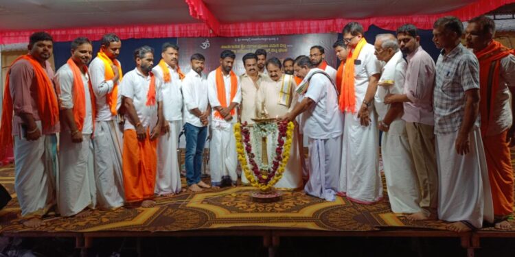 ವಿಟ್ಲ : ದುರ್ಗಾ ನಮಸ್ಕಾರ ಪೂಜೆ ಹಾಗೂ ಅರ್ಧ ಏಕಾಹ ಭಜನಾ ಕಾರ್ಯಕ್ರಮ ಉದ್ಘಾಟನೆ…!!!