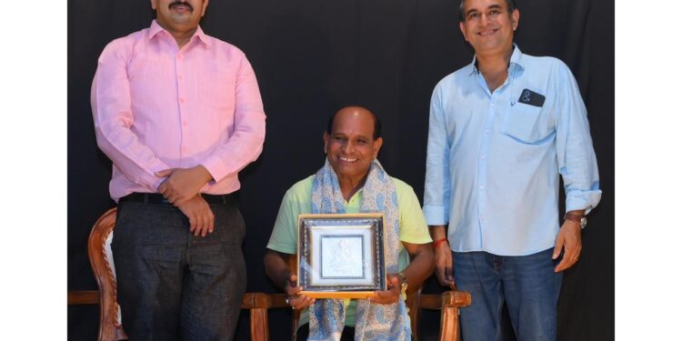 ತೆಲಿಕೆದ ಬೊಳ್ಳಿ ಅರವಿಂದ್ ಬೋಳಾರ್ ಇವರಿಗೆ ಮುಳಿಯ ಗೋಲ್ಡ್ ಅಂಡ್ ಡೈಮಂಡ್ ಕಡೆಯಿಂದ ಸನ್ಮಾನ..!!!