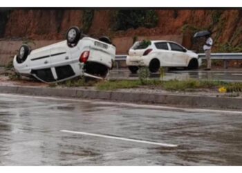 ಪೆರ್ನೆ: ಚಾಲಕನ ನಿಯಂತ್ರಣ ತಪ್ಪಿ ಕಾರು ಪಲ್ಟಿ..!!!!