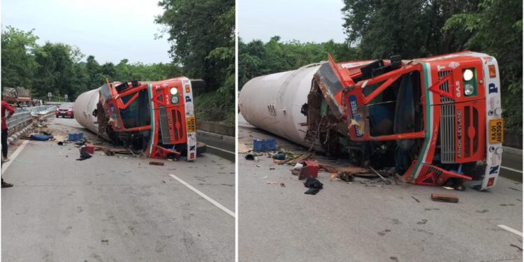 ಗುಂಡ್ಯದಲ್ಲಿ ಗ್ಯಾಸ್ ಟ್ಯಾಂಕರ್ ಪಲ್ಟಿ: ಚಾಲಕನಿಗೆ ಗಂಭೀರ ಗಾಯ…!!!