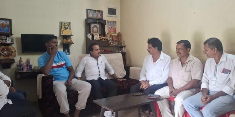 ಮೃತ ನಗರಸಭಾ ಸದಸ್ಯ ರಮೇಶ್ ರೈ ನೆಲ್ಲಿಕಟ್ಟೆ ಮನೆಗೆ ಶಾಸಕ ಅಶೋಕ್ ರೈ ಭೇಟಿ-ಕುಟುಂಬಸ್ಥರಿಗೆ ಸಾಂತ್ವನ..!!