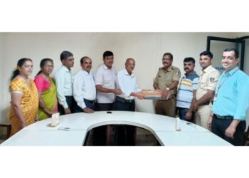 ವಿಟ್ಲ ಗ್ರಾಮೀಣ ಸಹಕಾರಿ ಬ್ಯಾಂಕಿನ ವತಿಯಿಂದ ವಿಟ್ಲ ಆರಕ್ಷಕ ಠಾಣೆಗೆ ಲ್ಯಾಪ್‌ಟಾಪ್ ವಿತರಣೆ…!!