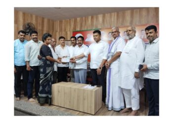 ಮಂಗಳೂರು: ಸುಹಾಸ್ ಶೆಟ್ಟಿ ಕುಟುಂಬಕ್ಕೆ ರಾಜ್ಯ ಬಿಜೆಪಿ ವತಿಯಿಂದ 25 ಲಕ್ಷ ಠೇವಣಿ ಪತ್ರ ಹಸ್ತಾಂತರ..!!!