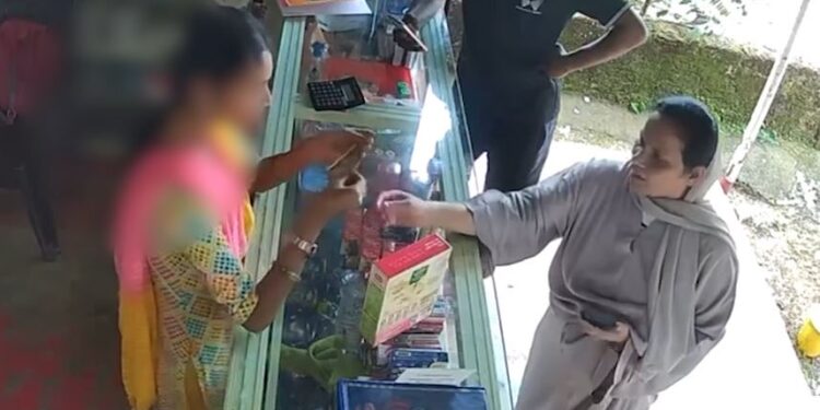 ಮೆಡಿಕಲ್ ಶಾಪ್ ನಲ್ಲಿ ಚಿಲ್ಲರೆ ವಿಷಯಕ್ಕೆ ಸಿಬ್ಬಂದಿ ಮೇಲೆ ಹಲ್ಲೆ : ಮಹಿಳೆ ಅರೆಸ್ಟ್..!!!