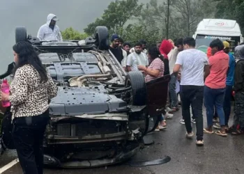 ಮುಳ್ಳಯ್ಯನಗಿರಿ ತಪ್ಪಲಿನಲ್ಲಿ ಭಾರೀ ಮಳೆ – ದತ್ತಪೀಠದಲ್ಲಿ ಕಾರು ಪಲ್ಟಿ, ತಪ್ಪಿದ ಭಾರೀ ಅನಾಹುತ..!!