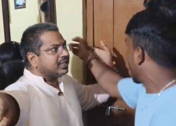 ಮಹಿಳೆಯೊಂದಿಗೆ ಇರುವಾಗಲೇ ಸಿಕ್ಕಬಿದ್ದ ಸ್ವಾಮೀಜಿ, ರಾತ್ರೋರಾತ್ರಿ ಮಠದಿಂದ ಓಡಿಸಿದ ಗ್ರಾಮಸ್ಥರು…!!!