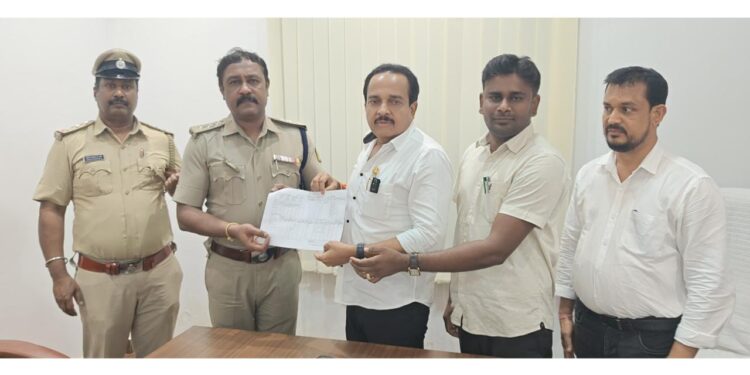 ಪುತ್ತೂರು: ಮಹಿಳಾ ಪೊಲೀಸ್ ಠಾಣೆಯ ಆರ್ ಟಿ ಸಿ ಹಸ್ತಾಂತರ…!!!