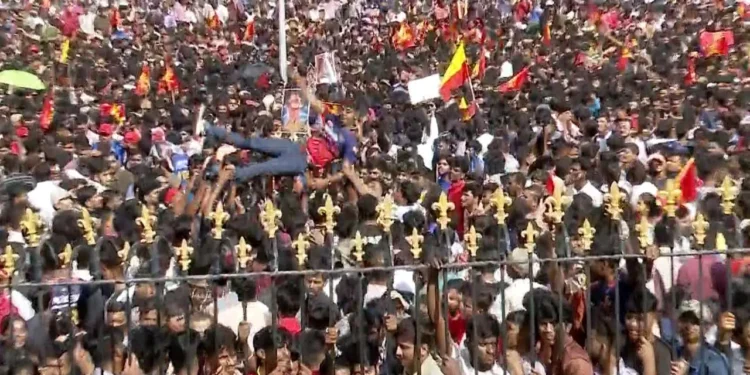 RCB ಸಂಭ್ರಮಾಚರಣೆ: ಚಿನ್ನಸ್ವಾಮಿ ಕ್ರೀಡಾಂಗಣದ ಬಳಿ ಕಾಲ್ತುಳಿತ ಸಂಭವಿಸಿ 6 ಸಾವು..!!