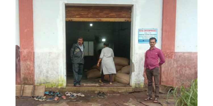 ಪುತ್ತೂರು : ನಗರಸಭೆಯ ಸೂಚನೆಯನ್ನು ಉಲ್ಲಂಘಿಸಿ ಕೃಷ್ಣನಗರದಲ್ಲಿ ಅನಧಿಕೃತವಾಗಿ ಗಾರ್ಬಲ್ : ಅಧಿಕಾರಿಗಳು ಭೇಟಿ..!!