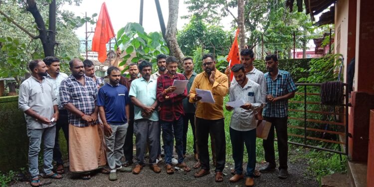 ವಿಟ್ಲ: ಬಿ ಎಂ ಎಸ್ ನೇತೃತ್ವದಲ್ಲಿ ಕಟ್ಟಡ ಮತ್ತು ನಿರ್ಮಾಣ ಕ್ಷೇತ್ರದಲ್ಲಿ ಕೆಂಪು ಕಲ್ಲು ಮತ್ತು ಮರಳು ನಿಷೇಧವನ್ನು ವಿರೋಧಿಸಿ ಪ್ರತಿಭಟನೆ