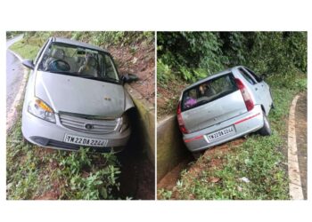 ಚಾಲಕನ ನಿಯಂತ್ರಣ ತಪ್ಪಿ ಚರಂಡಿಗೆ ಬಿದ್ದ ಕಾರು..!!