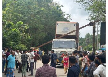 ಮಿತ್ತೂರು : ರೈಲ್ವೇ ಫ್ಲೈ ಓವರ್ ಸಮೀಪ ಸೇಫ್ ಗಾರ್ಡ್ ಗೆ ಕಂಟೈನ‌ರ್ ಡಿಕ್ಕಿ…!!!!