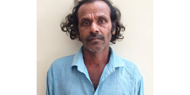 ಮದ್ಯದ ಪ್ಯಾಕೆಟ್ ಮತ್ತು ಬಾರ್ ಸಿಬ್ಬಂದಿಗಳ ಸಹಕಾರದಿಂದ ಕಳ್ಳ ಅರೆಸ್ಟ್..!!