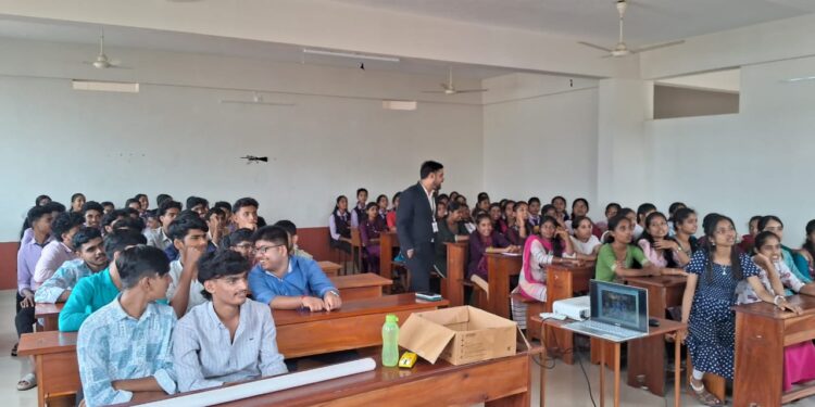 ಅಕ್ಷಯ ಕಾಲೇಜಿನಲ್ಲಿ  – ಬಿಸಿಎ  ವಿಭಾಗದ “ ಬೈಟ್ ಬ್ಲಿಜ್”   ಐಟಿ ಕ್ಲಬ್  ಮತ್ತು ಆಂತರಿಕ ಗುಣಮಟ್ಟದ ಭರವಸೆ ಕೋಶ ಸಹಭಾಗಿತ್ವದಲ್ಲಿ “21ನೇ ಶತಮಾನದ ಕೌಶಲ್ಯದ  ಪ್ರಾವೀಣ್ಯತೆ” ಎಂಬ ವಿಷಯದಲ್ಲಿ ಕಾರ್ಯಾಗಾರ..!