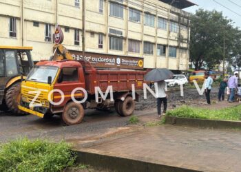 ಪುತ್ತೂರು:  ಧನ್ವಂತರಿ ಆಸ್ಪತ್ರೆಯ ಬಳಿ ರಸ್ತೆ ಕಾಮಗಾರಿ ನಡೆಯುತ್ತಿರುವುದರಿಂದ ಬಸ್‌ ಮತ್ತು ಇತರ ಘನ ವಾಹನಗಳ ಬದಲಿ ಮಾರ್ಗದ ಸೂಚನೆ..!