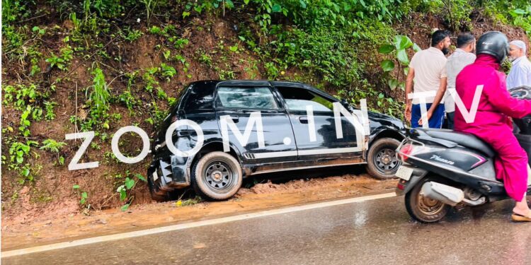 ಪುತ್ತೂರು: ನಿಯಂತ್ರಣ ತಪ್ಪಿ ಕಣಿಗೆ ಬಿದ್ದ ಕಾರು..!!