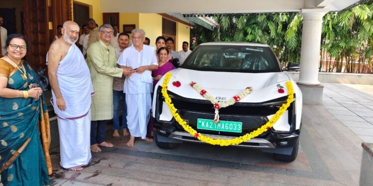 ಮಹೇಂದ್ರ ಏಂಡ್ ಮಹೇಂದ್ರ ಕಂಪೆನಿಯ ಹೊಸ ಮಾದರಿಯ ಬಿ.ಇ ಕಾರು ಧರ್ಮಸ್ಥಳಕ್ಕೆ ಕೊಡುಗೆಯಾಗಿ ಅರ್ಪಣೆ..!!