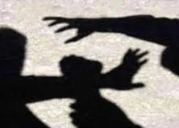 ಮಹಿಳೆ ಎದುರು ಪ್ಯಾಂಟ್ ಬಿಚ್ಚಿ ಸೆಕ್ಯೂರಿಟಿಯಿಂದ ಅಸಭ್ಯ ವರ್ತನೆ..!!