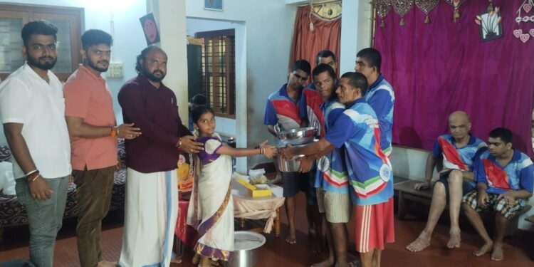 ಉದಯ್ ಪೂಜಾರಿ ಸಾರಥ್ಯದ ಜಿಲ್ಲಾ ರಾಜ್ಯೋತ್ಸವ ಪ್ರಶಸ್ತಿ ಪುರಸ್ಕೃತ ಫ್ರೆಂಡ್ಸ್ ಬಲಾಲ್ಲಭಾಗ್ ಬಿರುವೆರ್ ಕುಡ್ಲ ರಿ. ಪುತ್ತೂರು ಘಟಕ ದ ವತಿಯಿಂದ ಬ್ರಹ್ಮಶ್ರೀ ನಾರಾಯಣ ಗುರುಗಳ 171ನೇ ಜನ್ಮ ದಿನಾಚರಣೆ ಕಾರ್ಯಕ್ರಮ..!!