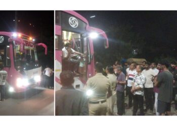 ಪುತ್ತೂರು: ಕೆಟ್ಟು ನಿಂತ ಬಸ್: ಪ್ರಯಾಣಿಕರ ಪರದಾಟ…!