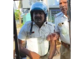ಪುತ್ತೂರು ಟ್ರಾಫಿಕ್ ಪೊಲೀಸರಿಂದ ಆಕ್ರಮಣಕಾರಿ ವರ್ತನೆ : ವಿಡಿಯೋ ವೈರಲ್ : ಇಬ್ಬರು ಅಮಾನತು..!