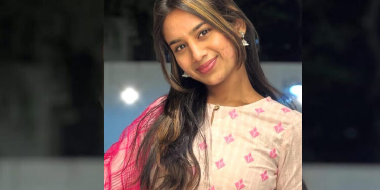 ಜಗಳವಾಡುತ್ತ ಬೈಕ್‌ ಚಾಲನೆ – ವಿದ್ಯುತ್‌ ಕಂಬಕ್ಕೆ ಡಿಕ್ಕಿಯಾಗಿ ಯುವತಿ ಸಾವು, ಯುವಕನ ಸ್ಥಿತಿ ಗಂಭೀರ