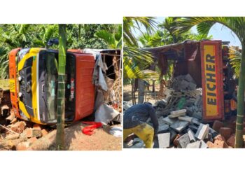 ಇಂಟರ್ ಲಾಕ್ ತುಂಬಿದ್ದ ಲಾರಿ ಪಲ್ಟಿ ..!!