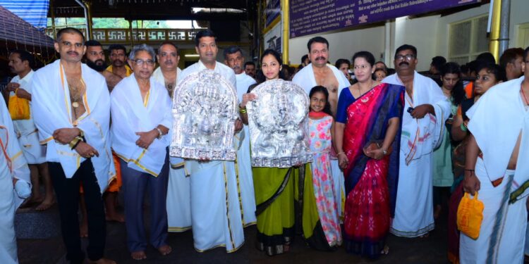 ಕುಕ್ಕೆ ಸುಬ್ರಮಣ್ಯದ ಬ್ರಹ್ಮರಥದಲ್ಲಿರುವ ಸುಬ್ರಹ್ಮಣ್ಯ ಮತ್ತು ಗಣಪತಿ ವಿಗ್ರಹಕ್ಕೆ 7.5 ಕೆ ಜಿ ಬೆಳ್ಳಿಯ ಕವಚ ಸಮರ್ಪಿಸಿದ ಅಜಿತ್ ಶೆಟ್ಟಿ ಕಡಬ…!!!