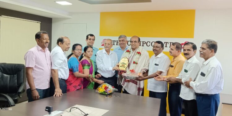 ಕ್ಯಾಂಪ್ಕೋ ಅಧ್ಯಕ್ಷರಾಗಿ ಆಯ್ಕೆಯಾದ ಎಸ್ ಆರ್ ಸತೀಶ್ಚಂದ್ರ ರಿಗೆ ವಿಟ್ಲ ಗ್ರಾಮೀಣ ಸಹಕಾರಿ ಸಂಘದ ವತಿಯಿಂದ ಅಭಿನಂದನೆ..!!