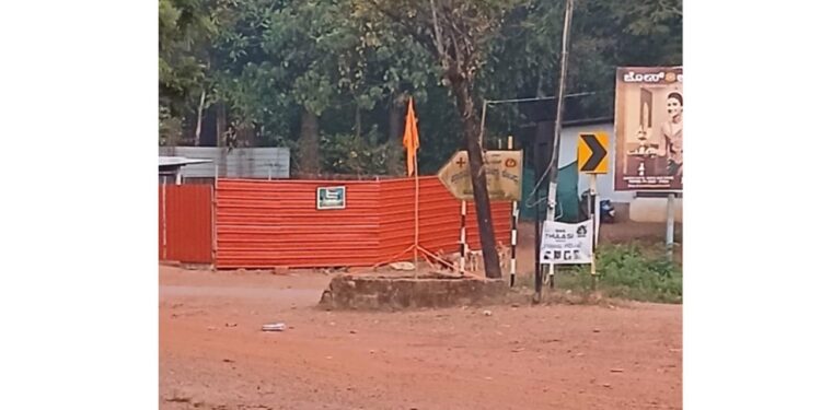 ಭಕ್ತಕೋಡಿ ಜಂಕ್ಷನ್ ಬಳಿ ಅನಧಿಕೃತ ಕಟ್ಟೆ ತೆರವು : ಪುತ್ತೂರು ಗ್ರಾಮಾಂತರ ಪೊಲೀಸ್ ಠಾಣೆಯಲ್ಲಿ ಪ್ರಕರಣ ದಾಖಲು..!!