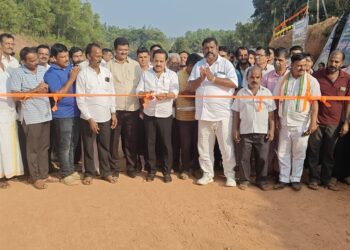 ಬ್ಯಾನರ್ ಹರಿದ ಅದೇ ಜಾಗದಲ್ಲಿ ನಿಂತು ರಸ್ತೆ ಉದ್ಘಾಟಿಸಿದ ಶಾಸಕ ಅಶೋಕ್ ರೈ : ಅಭಿವೃದ್ದಿಗೆ ಯಾರೂ ಅಡ್ಡಿಪಡಿಸಬಾರದು –  ಅಶೋಕ್ ರೈ..!