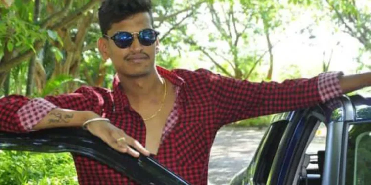 ತಂಗಿ ಜೊತೆ ಲವ್ವಿಡವ್ವಿ; ಗೆಳೆಯನಿಗೆ ಚಟ್ಟ ಕಟ್ಟಿದ ಸ್ನೇಹಿತರು..!!