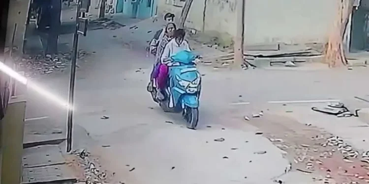 ಹುಡುಗರ ಡ್ರೆಸ್ ಧರಿಸಿ ಕಳ್ಳತನ : ಇಬ್ಬರು ಹುಡುಗಿಯರು ಅರೆಸ್ಟ್..!!