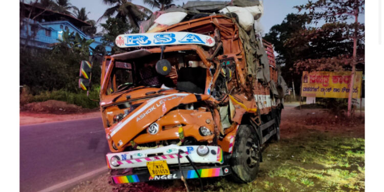 ಪುತ್ತೂರು: ಚಾಲಕನ ನಿಯಂತ್ರಣ ತಪ್ಪಿ ಲಾರಿ ಪಲ್ಟಿ: ವಿದ್ಯುತ್ ಕಂಬಕ್ಕೆ ಹಾನಿ..!!